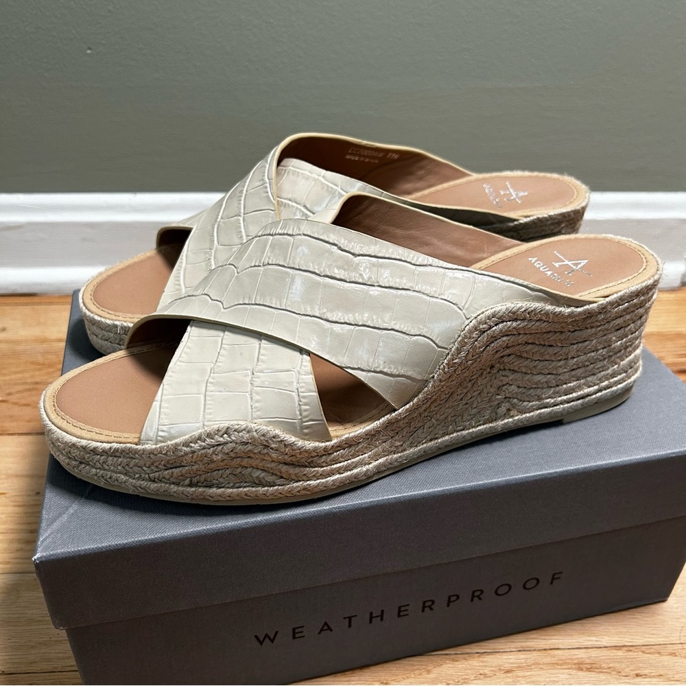 aquatalia marina Size 11M Slip On Wedges Womens cream